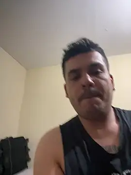 Show modela LatinBearX na web-kameri