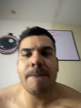 LatinBearX webkamerás műsora