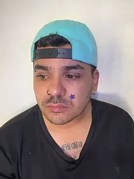 LatinBearX Show in webcam