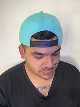 LatinBearXのウェブカメラショー