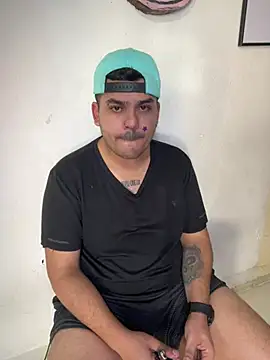 LatinBearX Show in webcam