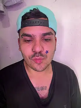 LatinBearX webcam show
