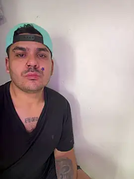 LatinBearX: διαδικτυακό σόου στην κάμερα