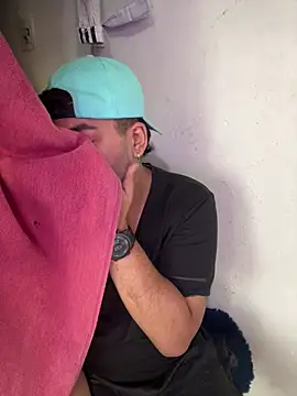 Show modela LatinBearX na web-kameri