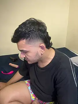 Show modela LatinBearX na web-kameri