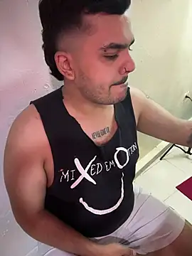 Show modela LatinBearX na web-kameri