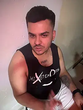 Show modela LatinBearX na web-kameri