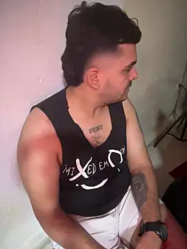 Show modela LatinBearX na web-kameri