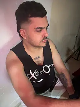 Show modela LatinBearX na web-kameri