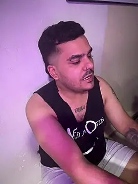LatinBearX Webcam Show