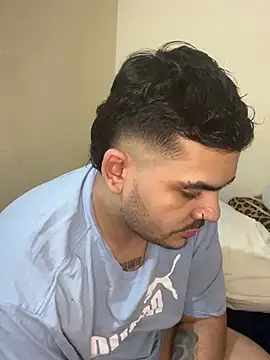 Show modela LatinBearX na web-kameri