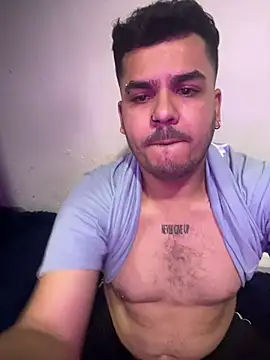 LatinBearX webkamerás műsora
