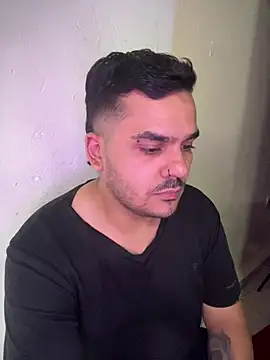 Show modela LatinBearX na web-kameri