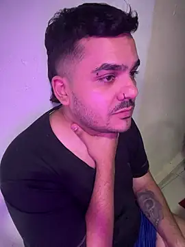 LatinBearX: διαδικτυακό σόου στην κάμερα