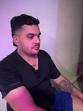 Show modela LatinBearX na web-kameri