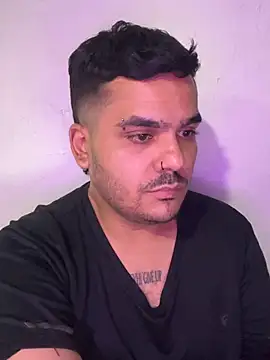 Show modela LatinBearX na web-kameri