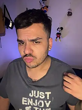 LatinBearX: вебкам-шоу
