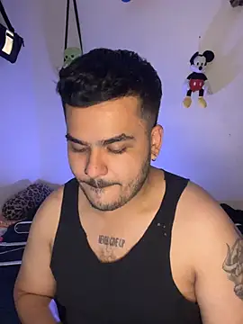 LatinBearX webcam show