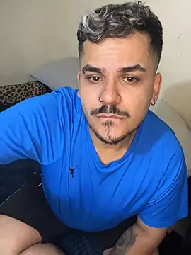 הופעת וובקאם של LatinBearX