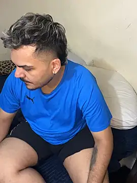 Show modela LatinBearX na web-kameri