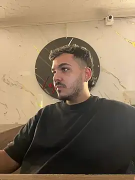 Show modela LatinBearX na web-kameri