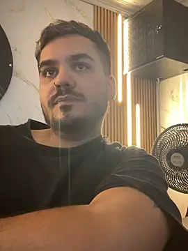 LatinBearX: διαδικτυακό σόου στην κάμερα