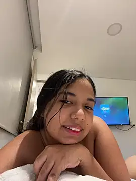 Pertunjukan Kamera Web aly_nicc