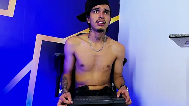 tayson_rigs Show in webcam