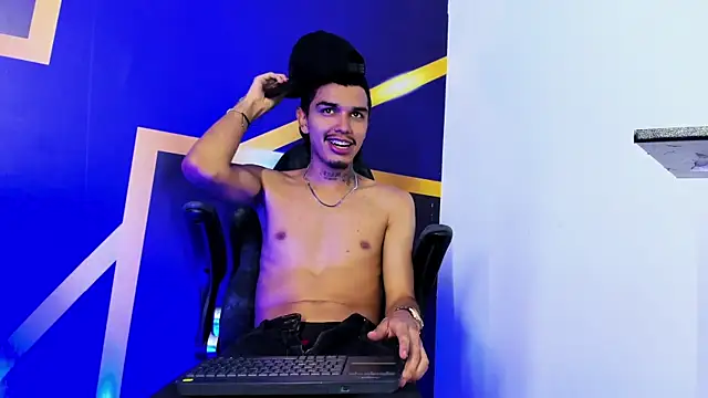 tayson_rigs Show in webcam
