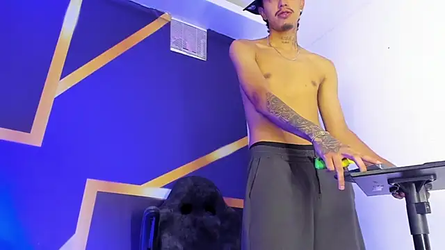 Pokazy przed kamerką – tayson_rigs