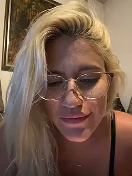 Show modela PlayWithUsXO na web-kameri