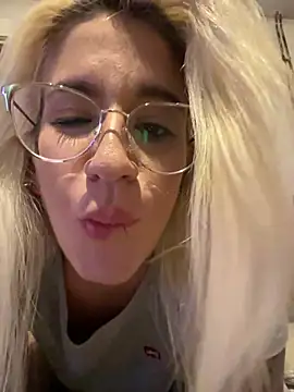 PlayWithUsXO Webcamshow