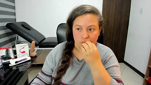 SaraThonson_ Adlı Modelin Canlı XXX Sohbeti