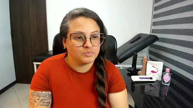 SaraThonson_ Live XXX-chat