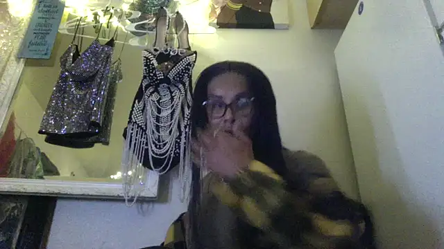 12InchesOfTransD Show in webcam