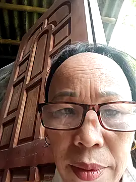 חדר צ'אט בשידור חי של lylai18