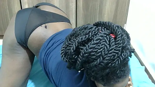 RawHoneyXO_ Show in webcam