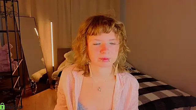 Chatroom XXX en direct de VioletDesiree