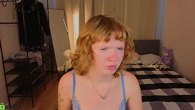VioletDesiree Adlı Modelin Canlı Sohbet Odası