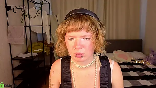 VioletDesiree: онлайн-секс-чат