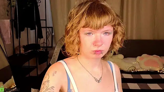 XXX chat uživo modela VioletDesiree