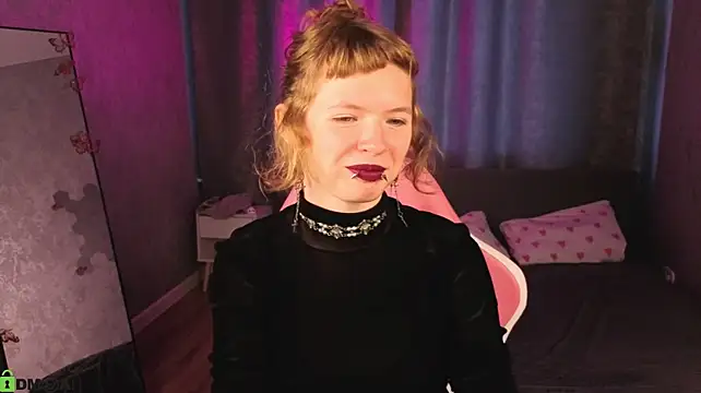 Show modela VioletDesiree na web-kameri