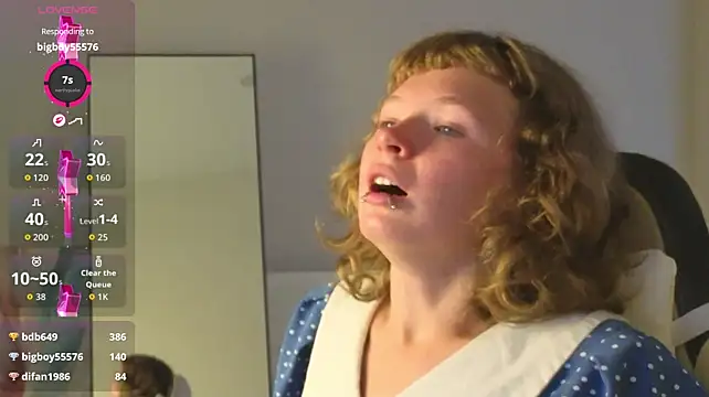 VioletDesiree élő XXX-chatje