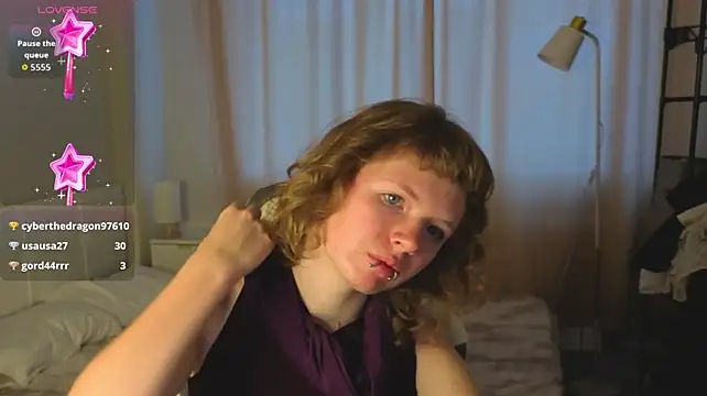 VioletDesiree Adlı Modelin Canlı XXX Sohbeti