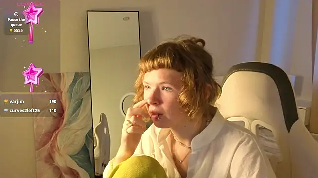 VioletDesiree Show in webcam