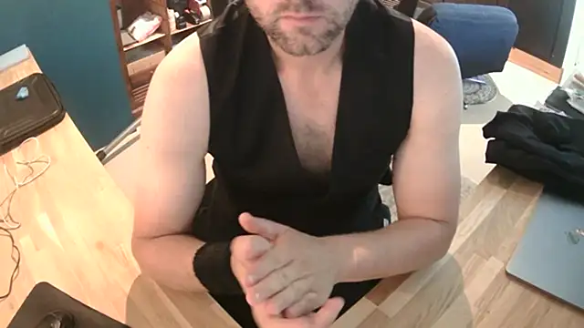 lars_lussurioso: διαδικτυακό σόου στην κάμερα