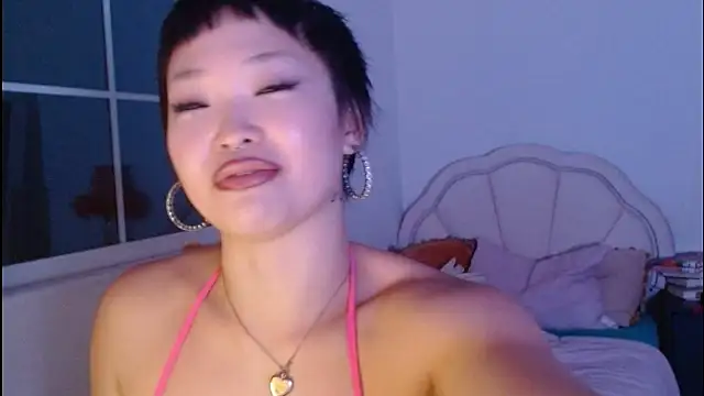 LLspinzz Шоу с уебкамера