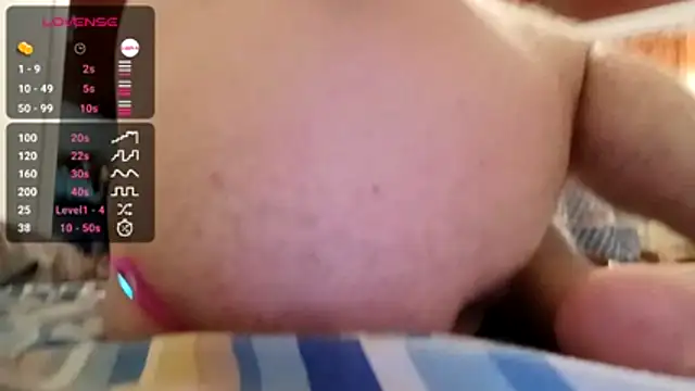 Show modela johnm97 na web-kameri