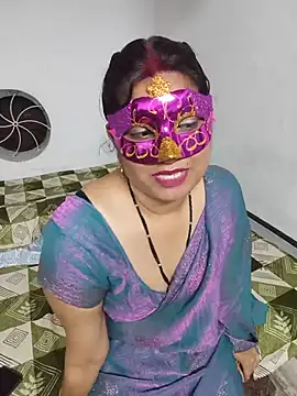 Chat +18 de SexyBhumii ao vivo