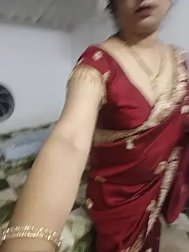 Chat +18 de SexyBhumii ao vivo